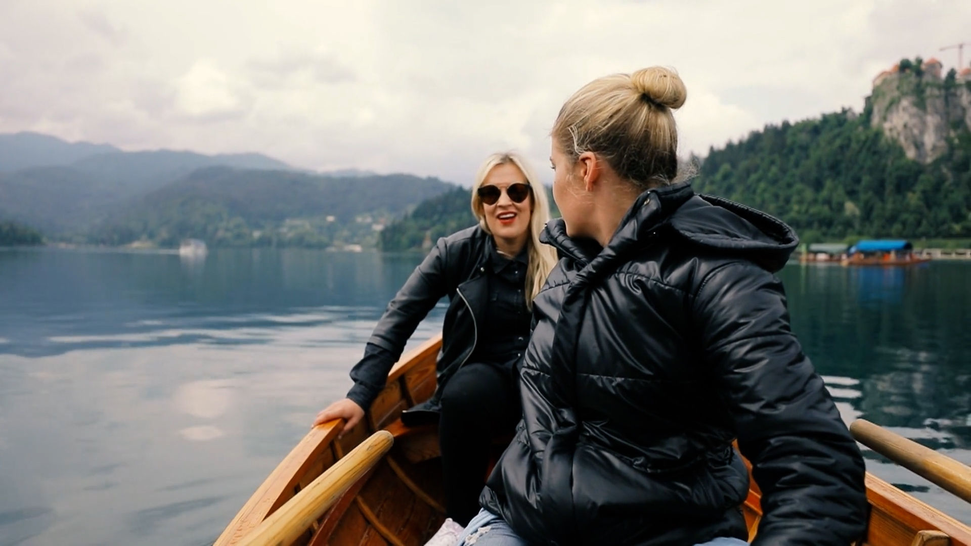 Twee Blondines op Toer